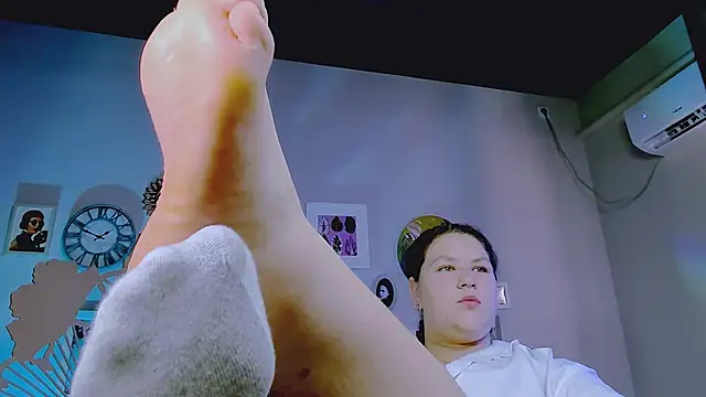 FlorenceAnderson online show from October 7, 2025, 8:37 am