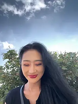 linger-23 online show from October 26, 2025, 7:42 am