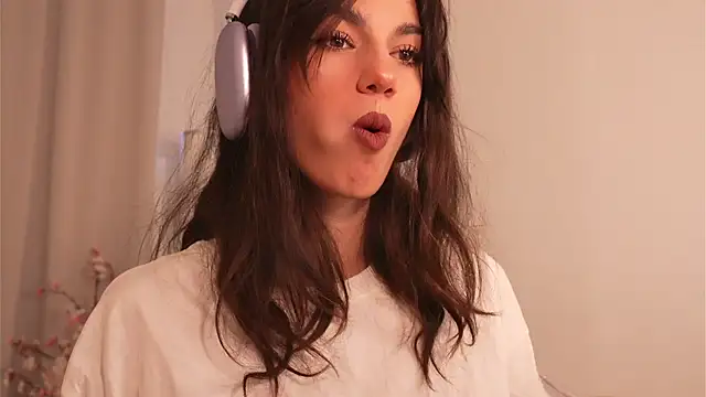 mystica  online show from November 19, 2025, 8:47 am