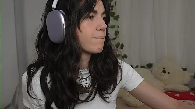 mystica  online show from October 18, 2025, 11:23 am