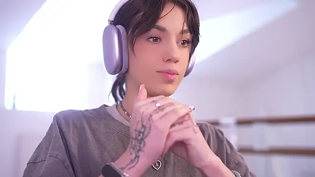 mystica  online show from October 1, 2025, 7:35 am