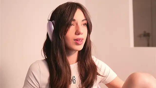 mystica  online show from November 3, 2025, 12:20 pm