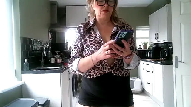 Snapshot of MissHoneyPenny chatting on June 2, 2026, 9:53 am MissHoneyPenny online show from June 2, 2026, 9:53 am