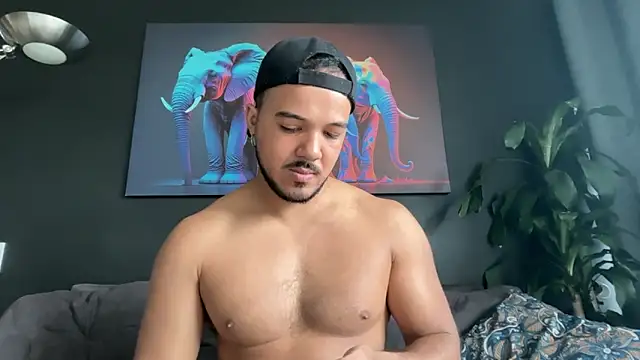 Snapshot of highlatin_guysoficial chatting on May 14, 2026, 1:52 pm highlatin guysoficial online show from May 14, 2026, 1:52 pm