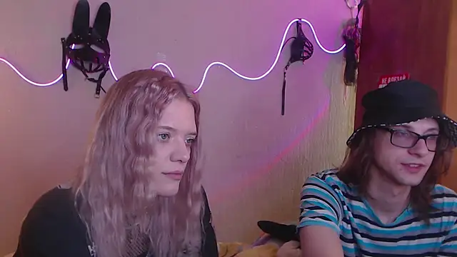 Snapshot of Your_Horny_Friends chatting on March 17, 2025, 11:31 am Your Horny Friends online show from March 17, 2025, 11:31 am