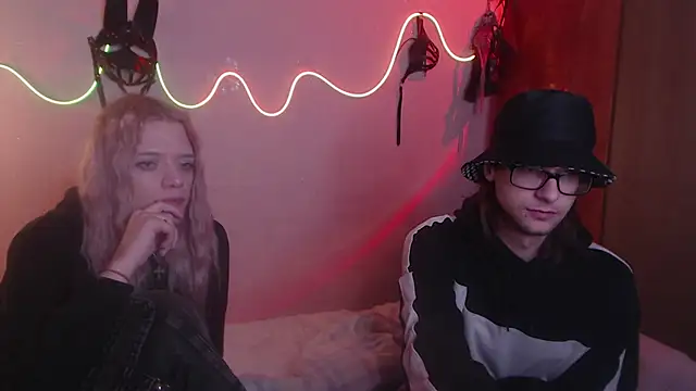 Snapshot of Your_Horny_Friends chatting on March 21, 2025, 4:28 am Your Horny Friends online show from March 21, 2025, 4:28 am