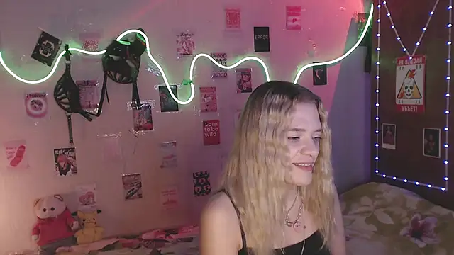 Snapshot of Your_Horny_Friends chatting on November 5, 2025, 10:29 am Your Horny Friends online show from November 5, 2025, 10:29 am