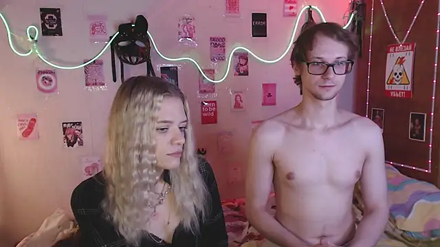 Snapshot of Your_Horny_Friends chatting on September 23, 2025, 1:40 pm Your Horny Friends online show from September 23, 2025, 1:40 pm