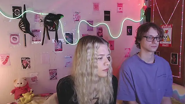 Snapshot of Your_Horny_Friends chatting on October 6, 2025, 3:46 pm Your Horny Friends online show from October 6, 2025, 3:46 pm