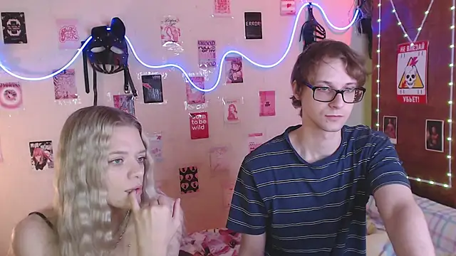 Snapshot of Your_Horny_Friends chatting on September 19, 2025, 11:25 am Your Horny Friends online show from September 19, 2025, 11:25 am