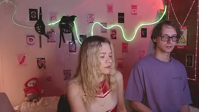 Snapshot of Your_Horny_Friends chatting on October 28, 2025, 5:23 pm Your Horny Friends online show from October 28, 2025, 5:23 pm