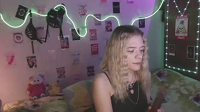 Snapshot of Your_Horny_Friends chatting on November 4, 2025, 1:26 pm Your Horny Friends online show from November 4, 2025, 1:26 pm