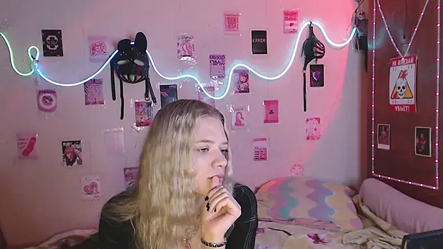 Snapshot of Your_Horny_Friends chatting on September 9, 2025, 8:46 am Your Horny Friends online show from September 9, 2025, 8:46 am