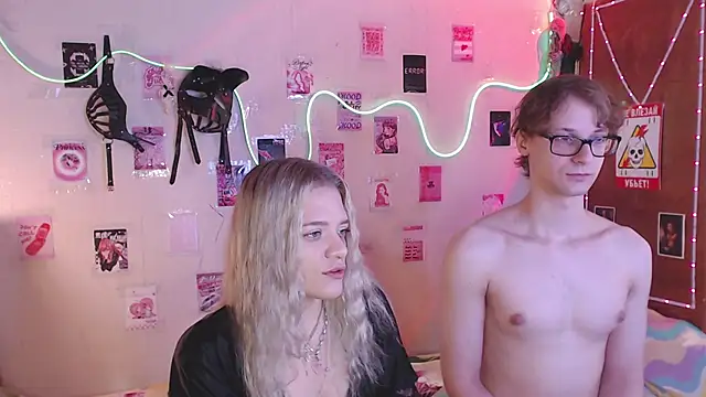 Snapshot of Your_Horny_Friends chatting on September 30, 2025, 12:00 pm Your Horny Friends online show from September 30, 2025, 12:00 pm