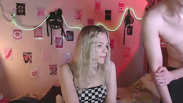 Snapshot of Your_Horny_Friends chatting on September 26, 2025, 3:52 pm Your Horny Friends online show from September 26, 2025, 3:52 pm