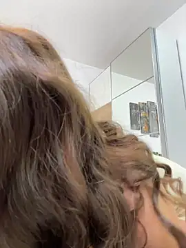 CelineReys online show from November 28, 2025, 5:57 pm