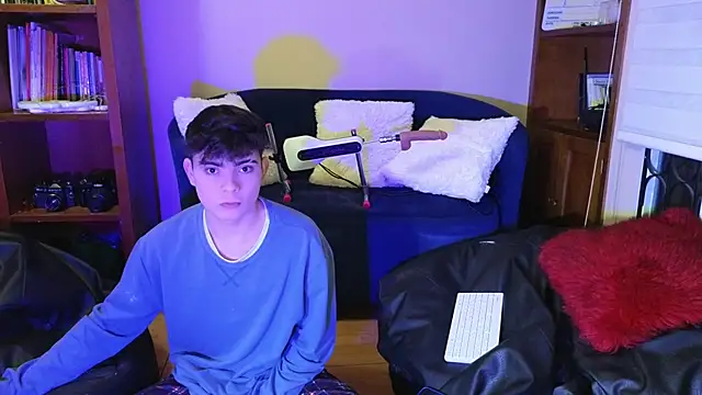 lukeboyce33 online show from January 7, 2026, 2:16 am