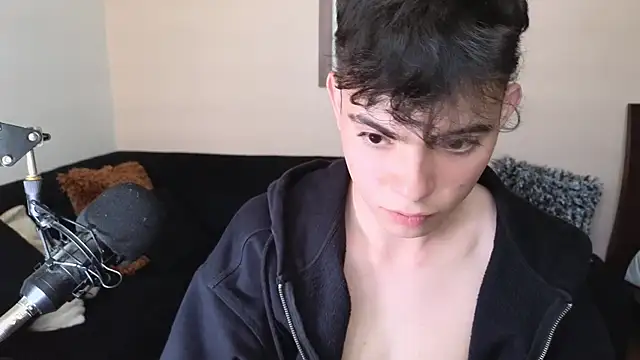 lukeboyce33 online show from March 12, 2025, 7:47 pm