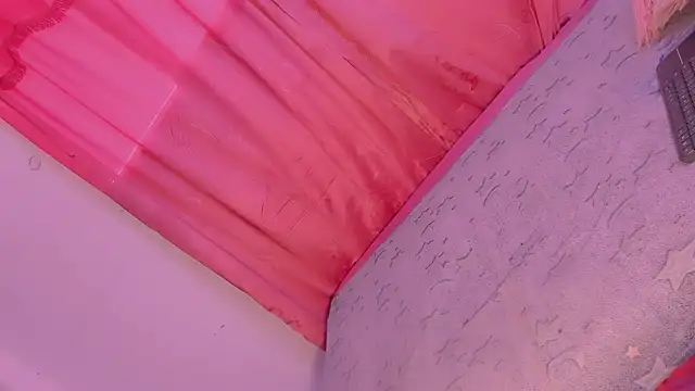 Mariana-ofc online show from November 1, 2025, 12:43 pm