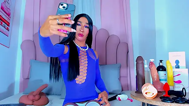 NicoleMadrird online show from June 4, 2026, 1:49 pm