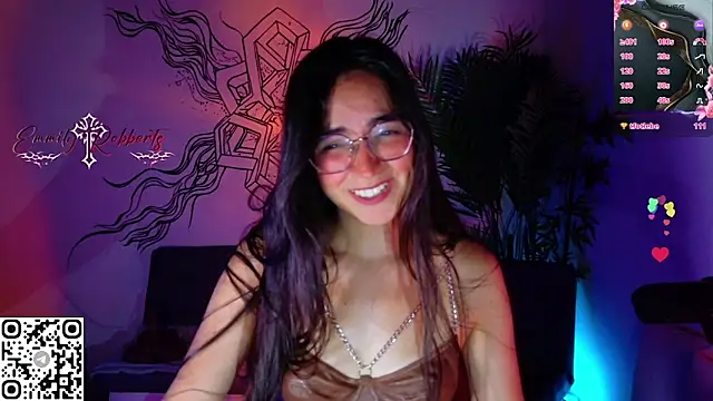 Snapshot of Emmi_Roberts chatting on May 15, 2026, 11:58 pm Emmi Roberts online show from May 15, 2026, 11:58 pm