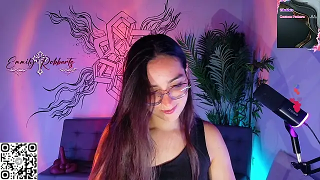 Snapshot of Emmi_Roberts chatting on May 28, 2026, 12:07 am Emmi Roberts online show from May 28, 2026, 12:07 am