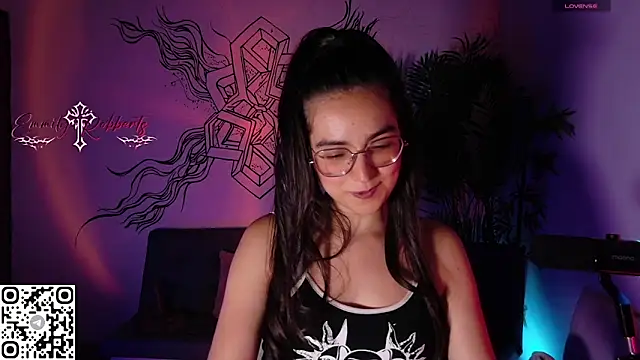 Snapshot of Emmi_Roberts chatting on May 19, 2026, 12:59 am Emmi Roberts online show from May 19, 2026, 12:59 am