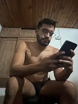 Leon  Hart  online show from April 30, 2026, 3:02 am