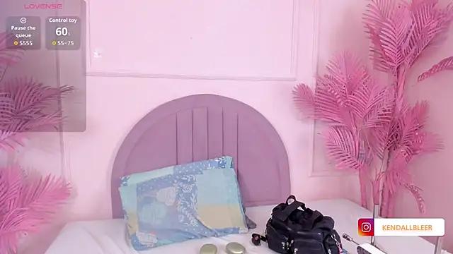 Snapshot of Kendallbleer chatting on November 6, 2025, 12:09 pm Kendallbleer online show from November 6, 2025, 12:09 pm