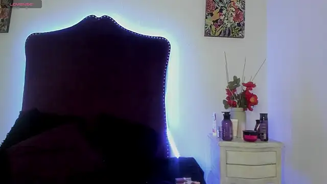 Zoe thoms online show from March 18, 2025, 3:44 pm