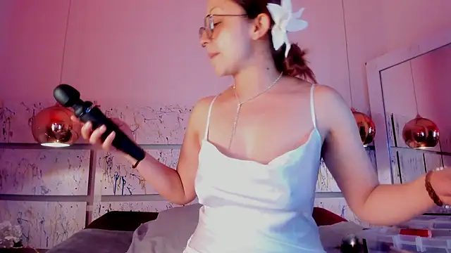 AngelinaBlanc  online show from November 5, 2025, 11:57 am