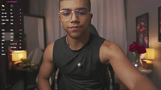 Snapshot of Colstorw_ chatting on February 25, 2026, 10:04 am Colstorw online show from February 25, 2026, 10:04 am