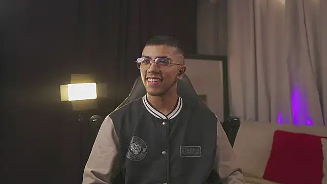 Snapshot of Colstorw_ chatting on February 27, 2026, 10:04 am Colstorw online show from February 27, 2026, 10:04 am