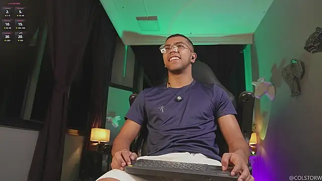 Snapshot of Colstorw_ chatting on January 19, 2026, 9:57 am Colstorw online show from January 19, 2026, 9:57 am