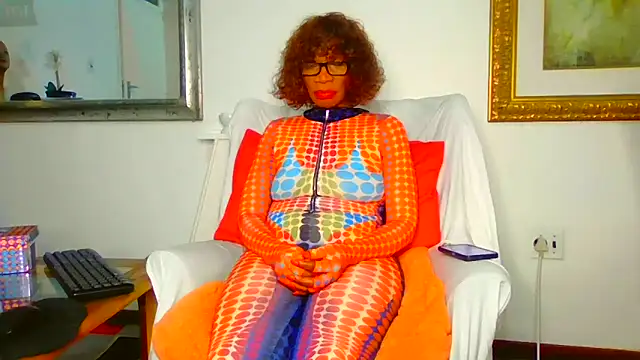 Snapshot of ModelZoee chatting on November 17, 2025, 5:28 pm ModelZoee online show from November 17, 2025, 5:28 pm