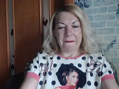Snapshot of Lillia_Ray chatting on July 2, 2026, 7:47 am Lillia Ray online show from July 2, 2026, 7:47 am