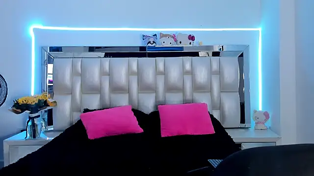 pauline rouge online show from December 19, 2025, 6:32 pm