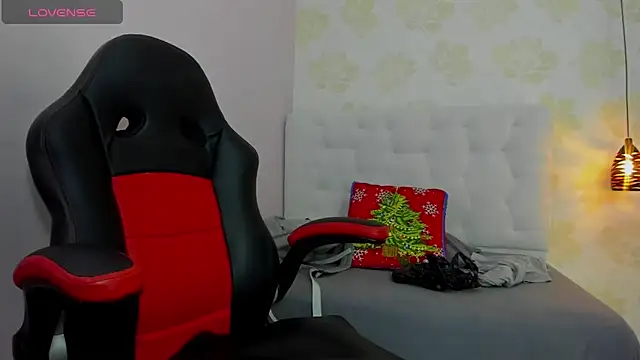 Snapshot of TATILARSON1 chatting on December 15, 2025, 12:55 pm TATILARSON1 online show from December 15, 2025, 12:55 pm