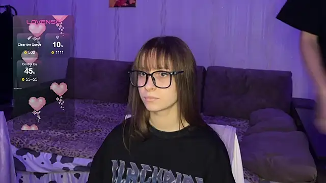 Romanhavesweetydick777 online show from November 17, 2025, 5:50 pm