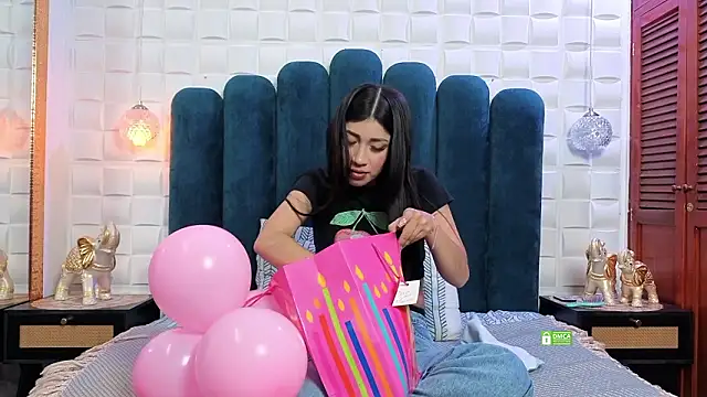 Lili Opal online show from March 30, 2026, 12:06 pm