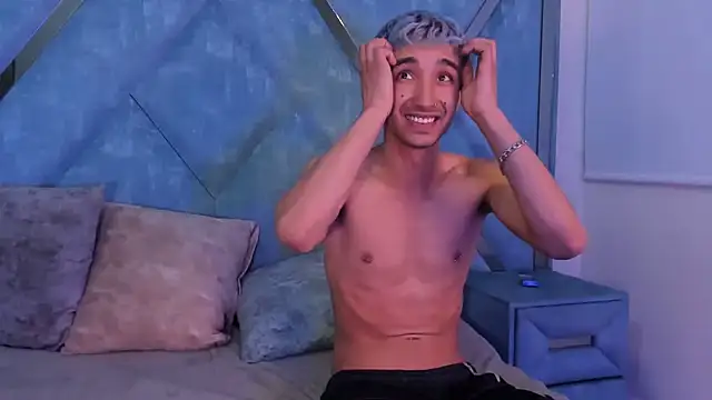 LauryAndNarem69 online show from November 10, 2025, 7:57 am