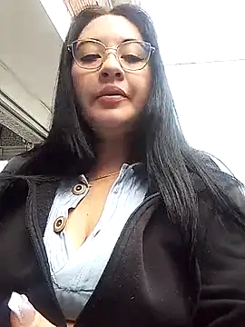 Snapshot of melisamoon_ chatting on March 18, 2025, 2:28 pm melisamoon online show from March 18, 2025, 2:28 pm