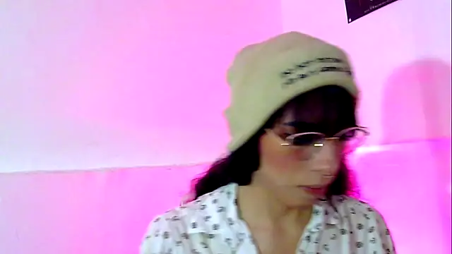 Snapshot of kattycat_ chatting on October 5, 2025, 8:43 pm kattycat  online show from October 5, 2025, 8:43 pm