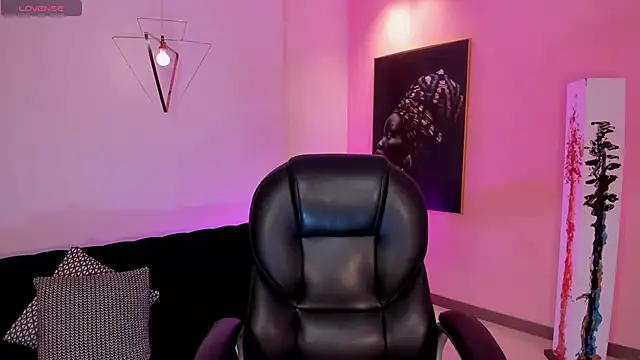 Snapshot of CandaseRussell chatting on September 8, 2025, 8:08 pm CandaseRussell online show from September 8, 2025, 8:08 pm