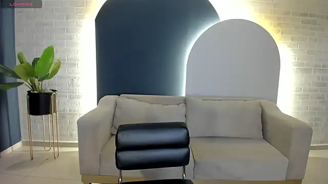 AmaliaCrus online show from May 24, 2026, 11:59 pm