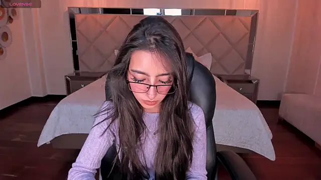 Snapshot of LarisaSmirnov chatting on November 3, 2025, 5:45 am LarisaSmirnov online show from November 3, 2025, 5:45 am