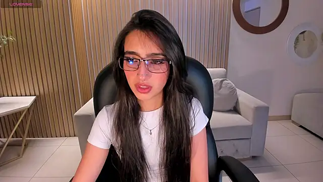 Snapshot of LarisaSmirnov chatting on October 23, 2025, 4:44 am LarisaSmirnov online show from October 23, 2025, 4:44 am