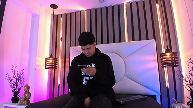 Jhojan twink online show from October 30, 2025, 12:14 pm