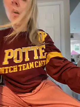 Snapshot of LittleMsMILF chatting on March 3, 2026, 5:31 pm LittleMsMILF online show from March 3, 2026, 5:31 pm