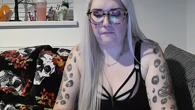 Snapshot of Sizzling_Indie36 chatting on October 28, 2025, 1:17 am Sizzling Indie36 online show from October 28, 2025, 1:17 am